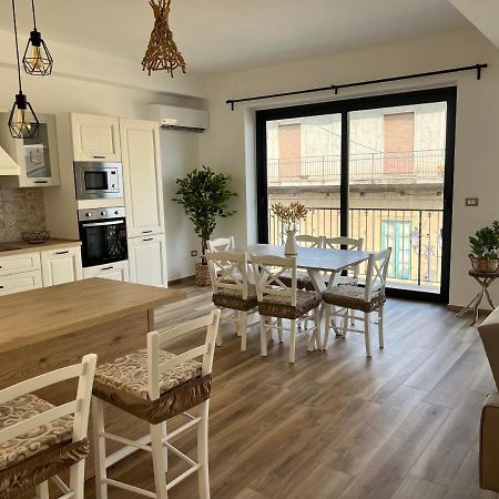 Al Vicolo Stretto Apartment Brancaleone Marina Bagian luar foto