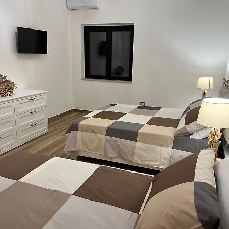 Al Vicolo Stretto Apartment Brancaleone Marina Bagian luar foto
