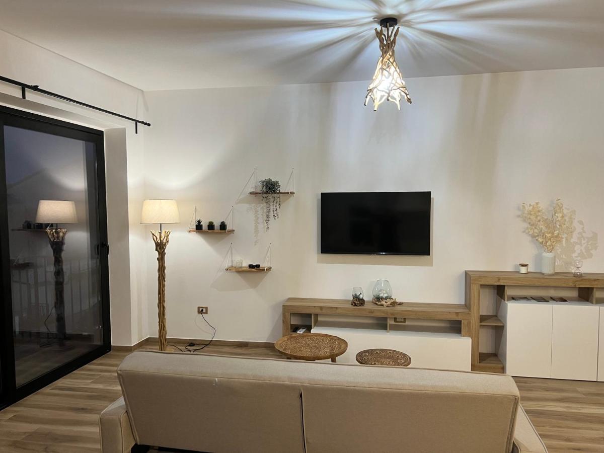 Al Vicolo Stretto Apartment Brancaleone Marina Bagian luar foto